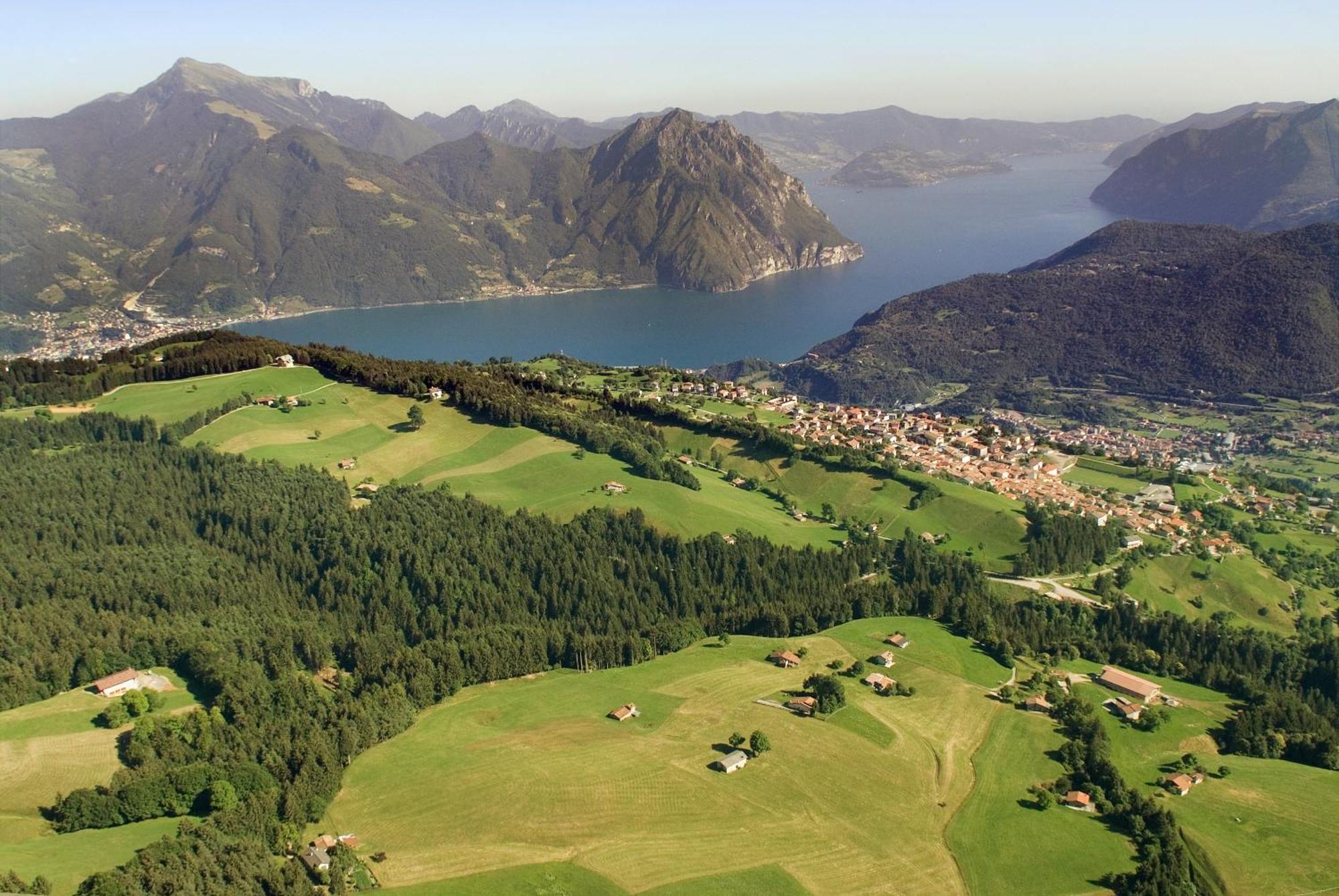 La Casa Sull' Altopiano Mountain Lake Iseo Hospitality Bossico Екстер'єр фото